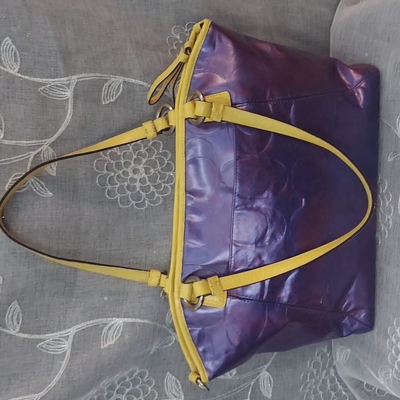 Coach embossed tote - Picture 4 of 8